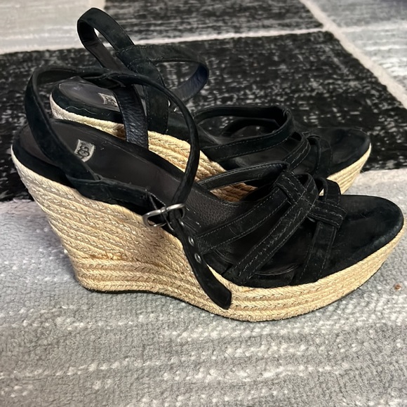 UGG strapped black wedge sandals size 8.5 - Picture 2 of 8